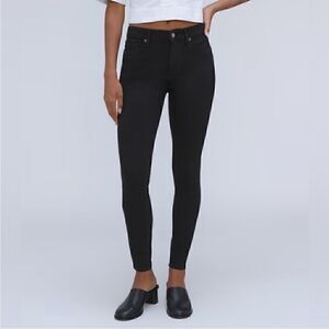 NWT Everlane The Mid-Rise Skinny Stretch Jean in
Black Size 28